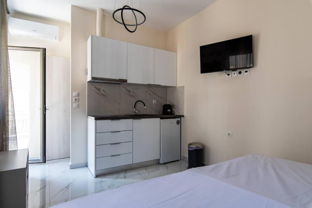 Plaka Rafaela Elegant Urban Retreat In Athens Historic Heart Apartment Екстериор снимка
