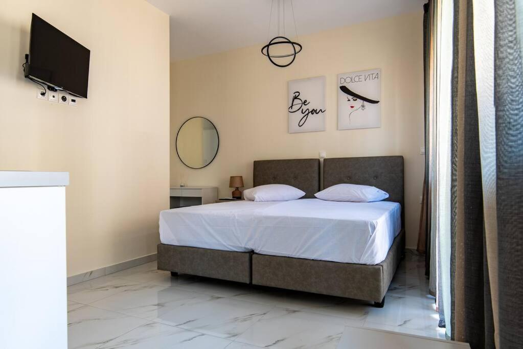 Plaka Rafaela Elegant Urban Retreat In Athens Historic Heart Apartment Екстериор снимка