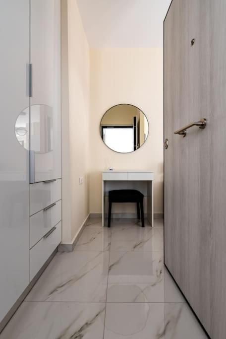Plaka Rafaela Elegant Urban Retreat In Athens Historic Heart Apartment Екстериор снимка